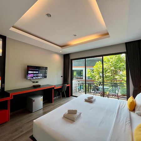 Wow Phuket Hotel Екстериор снимка
