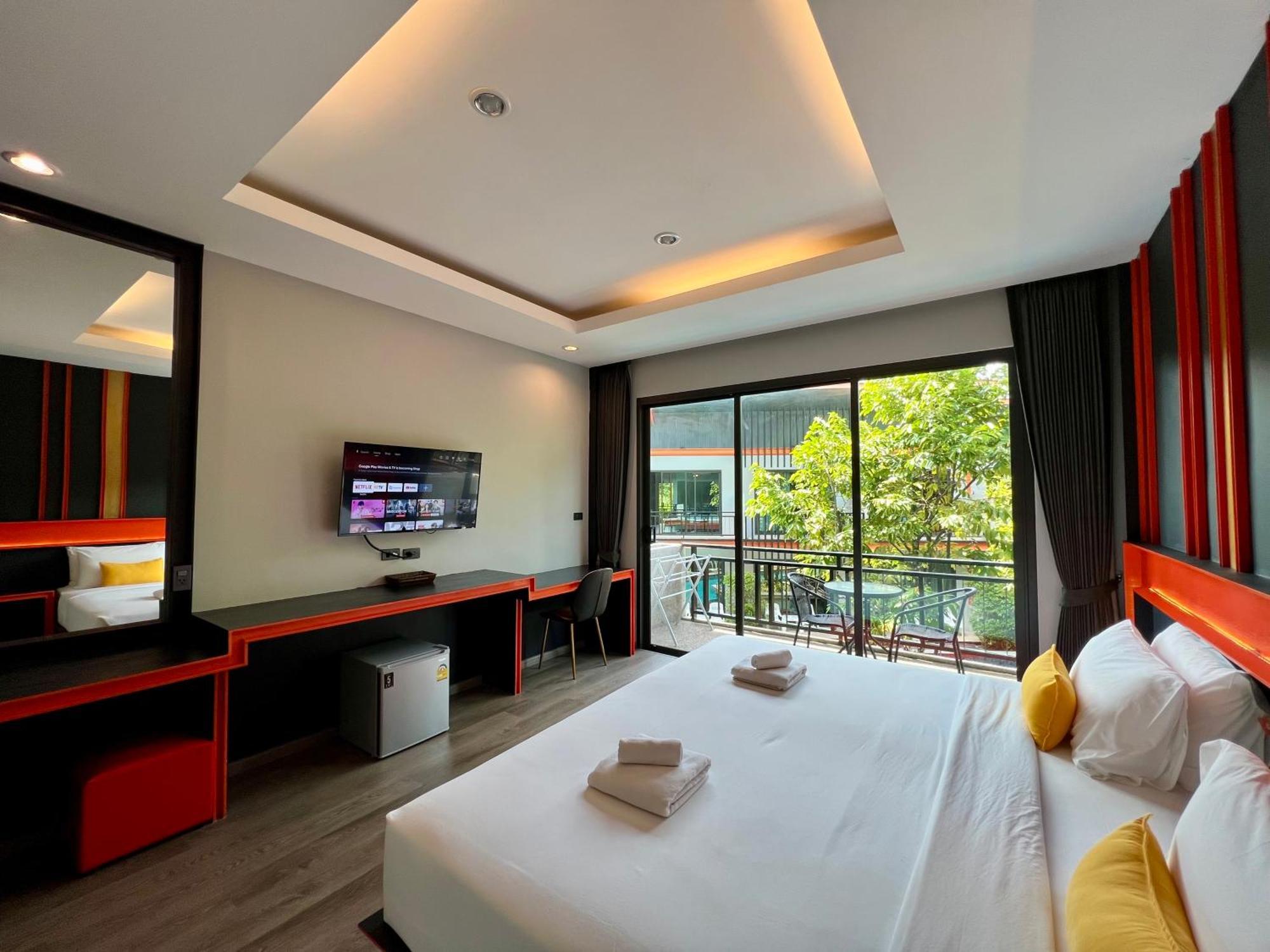 Wow Phuket Hotel Екстериор снимка