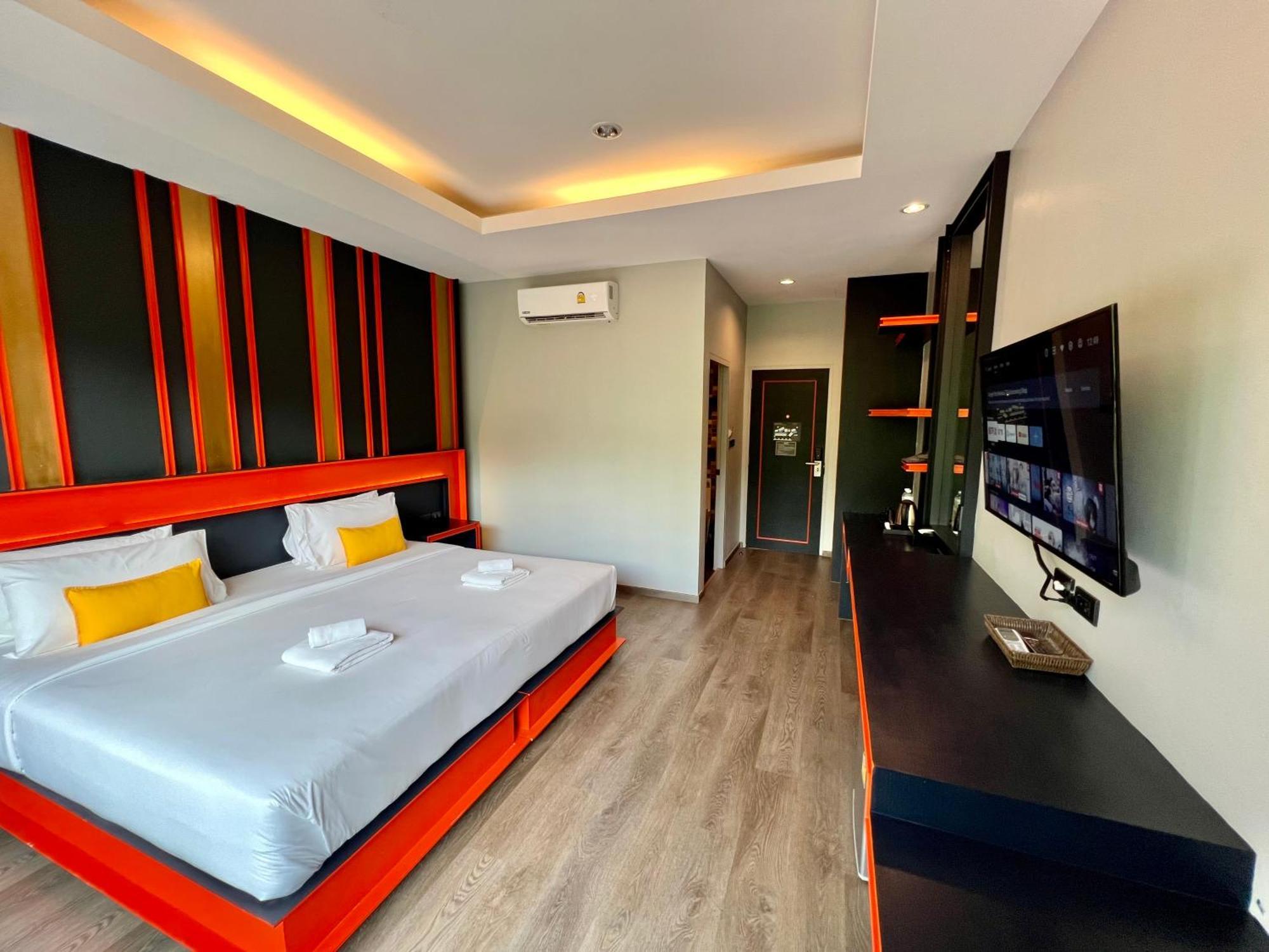 Wow Phuket Hotel Екстериор снимка