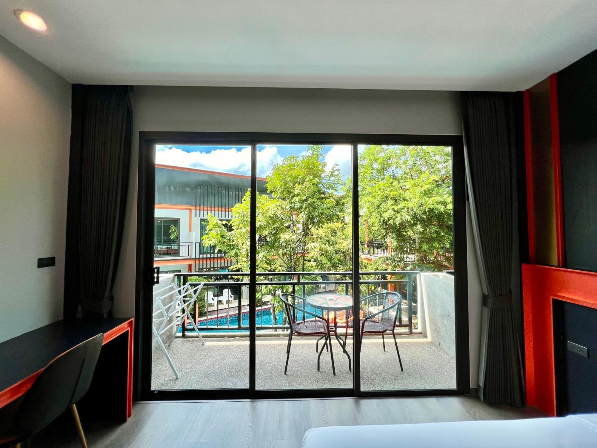 Wow Phuket Hotel Екстериор снимка